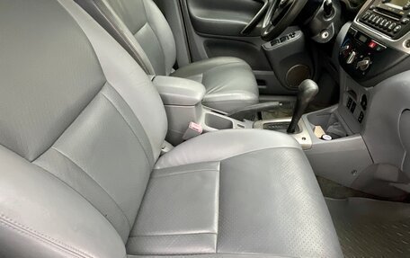 Toyota RAV4, 2003 год, 750 000 рублей, 13 фотография