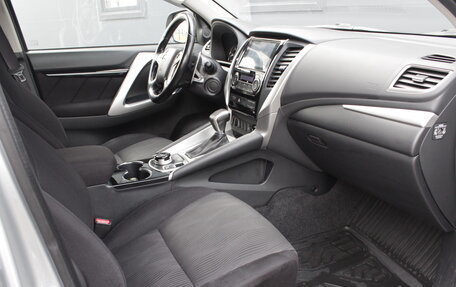 Mitsubishi Pajero Sport III рестайлинг, 2019 год, 3 600 000 рублей, 8 фотография