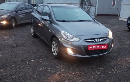 Hyundai Solaris II рестайлинг, 2013 год, 430 000 рублей, 2 фотография