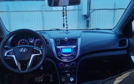 Hyundai Solaris II рестайлинг, 2013 год, 430 000 рублей, 7 фотография