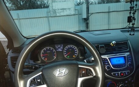 Hyundai Solaris II рестайлинг, 2013 год, 430 000 рублей, 8 фотография