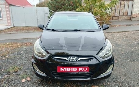 Hyundai Solaris II рестайлинг, 2011 год, 650 000 рублей, 1 фотография