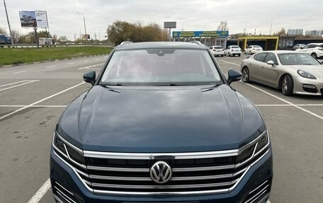 Volkswagen Touareg III, 2018 год, 5 440 000 рублей, 2 фотография