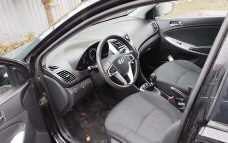 Hyundai Solaris II рестайлинг, 2011 год, 650 000 рублей, 11 фотография