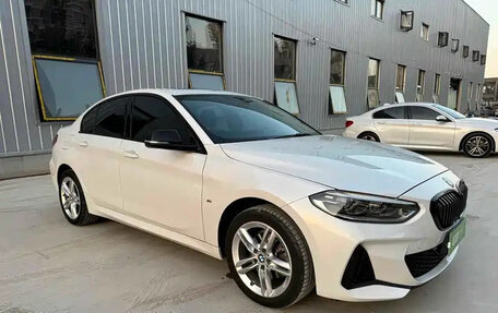 BMW 1 серия, 2022 год, 2 100 000 рублей, 3 фотография