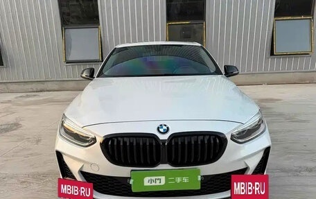 BMW 1 серия, 2022 год, 2 100 000 рублей, 2 фотография