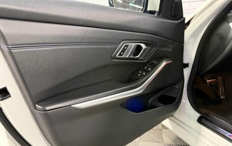 BMW 3 серия, 2019 год, 3 300 000 рублей, 16 фотография