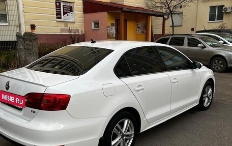 Volkswagen Jetta VI, 2013 год, 1 000 000 рублей, 3 фотография
