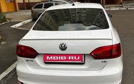 Volkswagen Jetta VI, 2013 год, 1 000 000 рублей, 2 фотография