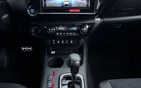 Toyota Hilux VIII, 2025 год, 9 364 500 рублей, 14 фотография