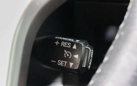 Toyota Land Cruiser Prado 150 рестайлинг 2, 2014 год, 3 350 000 рублей, 13 фотография