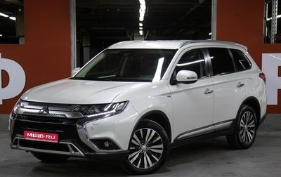 Mitsubishi Outlander III рестайлинг 3, 2019 год, 2 698 000 рублей, 1 фотография