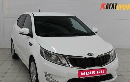 KIA Rio III рестайлинг, 2013 год, 800 000 рублей, 2 фотография
