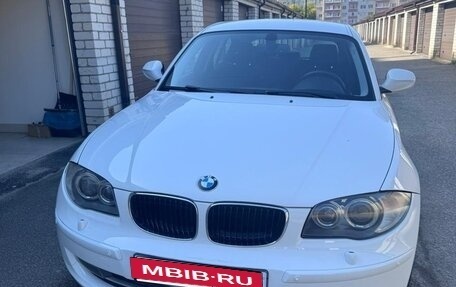 BMW 1 серия, 2011 год, 1 050 000 рублей, 3 фотография