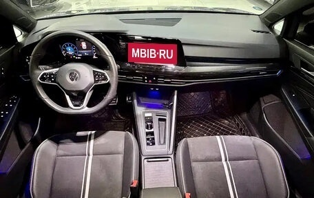 Volkswagen Golf VIII, 2022 год, 2 250 000 рублей, 10 фотография