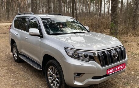 Toyota Land Cruiser Prado 150 рестайлинг 2, 2017 год, 4 200 000 рублей, 2 фотография