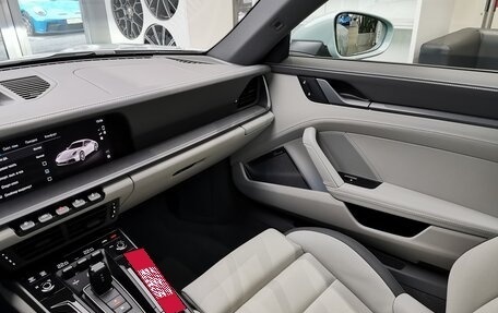 Porsche 911, 2025 год, 23 730 000 рублей, 33 фотография