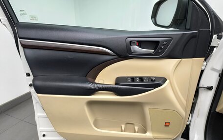 Toyota Highlander III, 2014 год, 2 400 000 рублей, 17 фотография