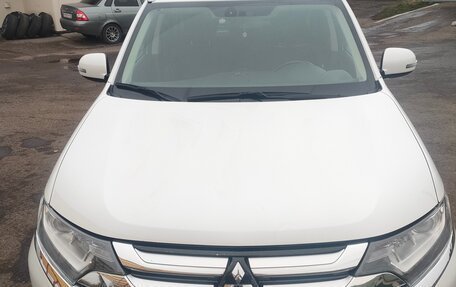 Mitsubishi Outlander III рестайлинг 3, 2018 год, 1 820 000 рублей, 11 фотография