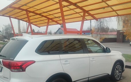 Mitsubishi Outlander III рестайлинг 3, 2018 год, 1 820 000 рублей, 1 фотография