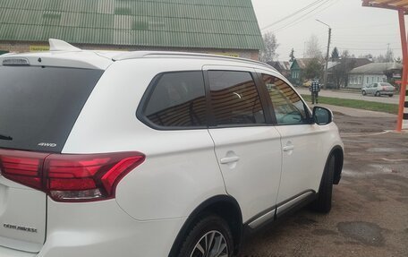 Mitsubishi Outlander III рестайлинг 3, 2018 год, 1 820 000 рублей, 5 фотография