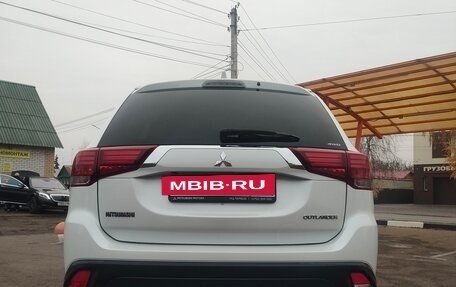 Mitsubishi Outlander III рестайлинг 3, 2018 год, 1 820 000 рублей, 4 фотография
