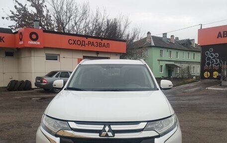 Mitsubishi Outlander III рестайлинг 3, 2018 год, 1 820 000 рублей, 9 фотография