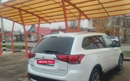 Mitsubishi Outlander III рестайлинг 3, 2018 год, 1 820 000 рублей, 2 фотография