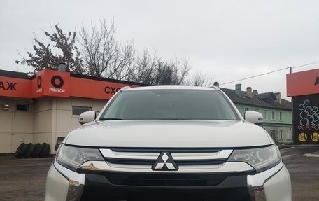 Mitsubishi Outlander III рестайлинг 3, 2018 год, 1 820 000 рублей, 10 фотография