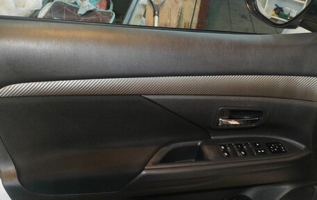 Mitsubishi Outlander III рестайлинг 3, 2018 год, 1 820 000 рублей, 20 фотография