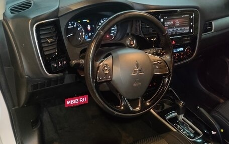 Mitsubishi Outlander III рестайлинг 3, 2018 год, 1 820 000 рублей, 19 фотография