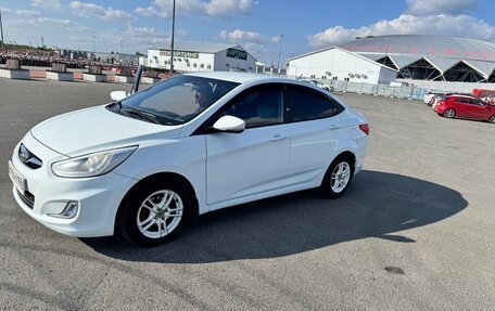 Hyundai Solaris II рестайлинг, 2013 год, 860 000 рублей, 4 фотография