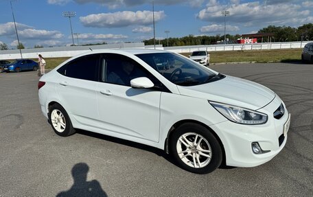 Hyundai Solaris II рестайлинг, 2013 год, 860 000 рублей, 3 фотография