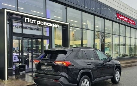 Toyota RAV4, 2021 год, 3 800 000 рублей, 6 фотография