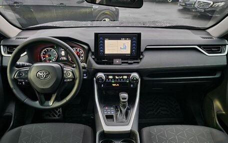Toyota RAV4, 2021 год, 3 800 000 рублей, 10 фотография