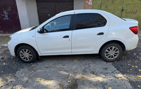 Renault Logan II, 2018 год, 550 000 рублей, 2 фотография