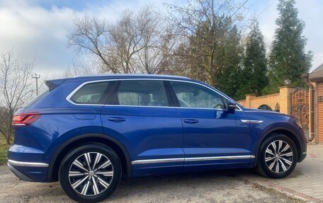 Volkswagen Touareg III, 2019 год, 4 900 000 рублей, 3 фотография