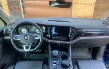 Volkswagen Touareg III, 2019 год, 4 900 000 рублей, 10 фотография