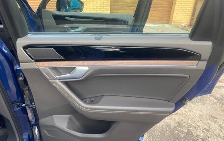 Volkswagen Touareg III, 2019 год, 4 900 000 рублей, 14 фотография