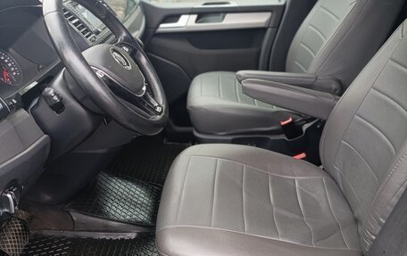 Volkswagen Multivan T6 рестайлинг, 2017 год, 3 250 000 рублей, 3 фотография