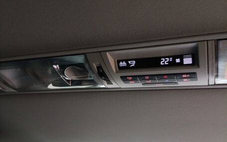 Volkswagen Multivan T6 рестайлинг, 2017 год, 3 250 000 рублей, 16 фотография