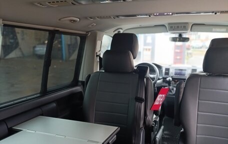 Volkswagen Multivan T6 рестайлинг, 2017 год, 3 250 000 рублей, 10 фотография