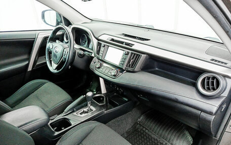 Toyota RAV4, 2018 год, 2 340 000 рублей, 13 фотография