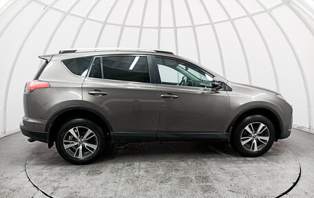 Toyota RAV4, 2018 год, 2 340 000 рублей, 5 фотография