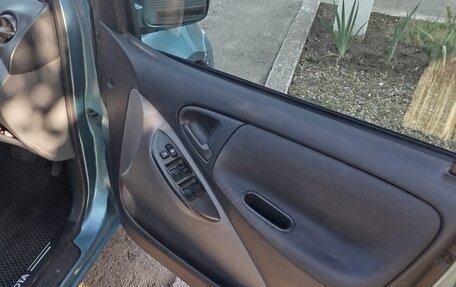 Toyota Vitz, 2001 год, 360 000 рублей, 4 фотография