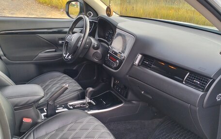 Mitsubishi Outlander III рестайлинг 3, 2019 год, 2 350 000 рублей, 3 фотография