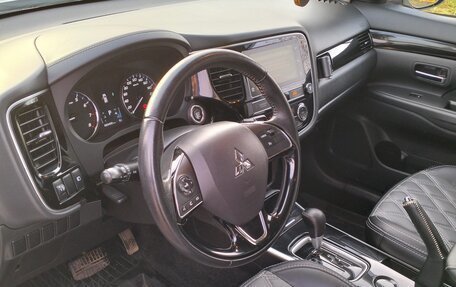 Mitsubishi Outlander III рестайлинг 3, 2019 год, 2 350 000 рублей, 2 фотография