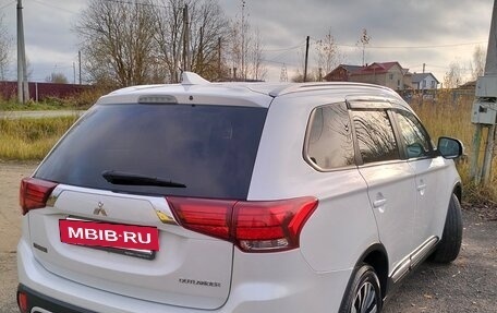 Mitsubishi Outlander III рестайлинг 3, 2019 год, 2 350 000 рублей, 7 фотография