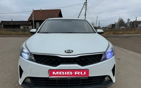 KIA Rio IV, 2020 год, 895 000 рублей, 2 фотография