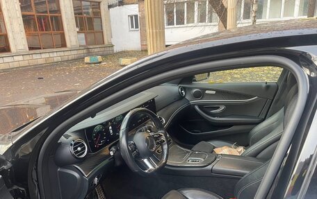Mercedes-Benz E-Класс, 2021 год, 3 650 000 рублей, 3 фотография